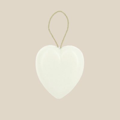 Photo produit : Savon blanc en forme de cœur de Provence sur corde naturelle en jute, format 90g