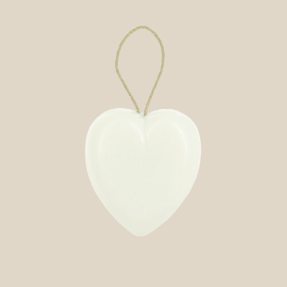 Photo produit : Savon blanc en forme de cœur de Provence sur corde naturelle en jute, format 90g