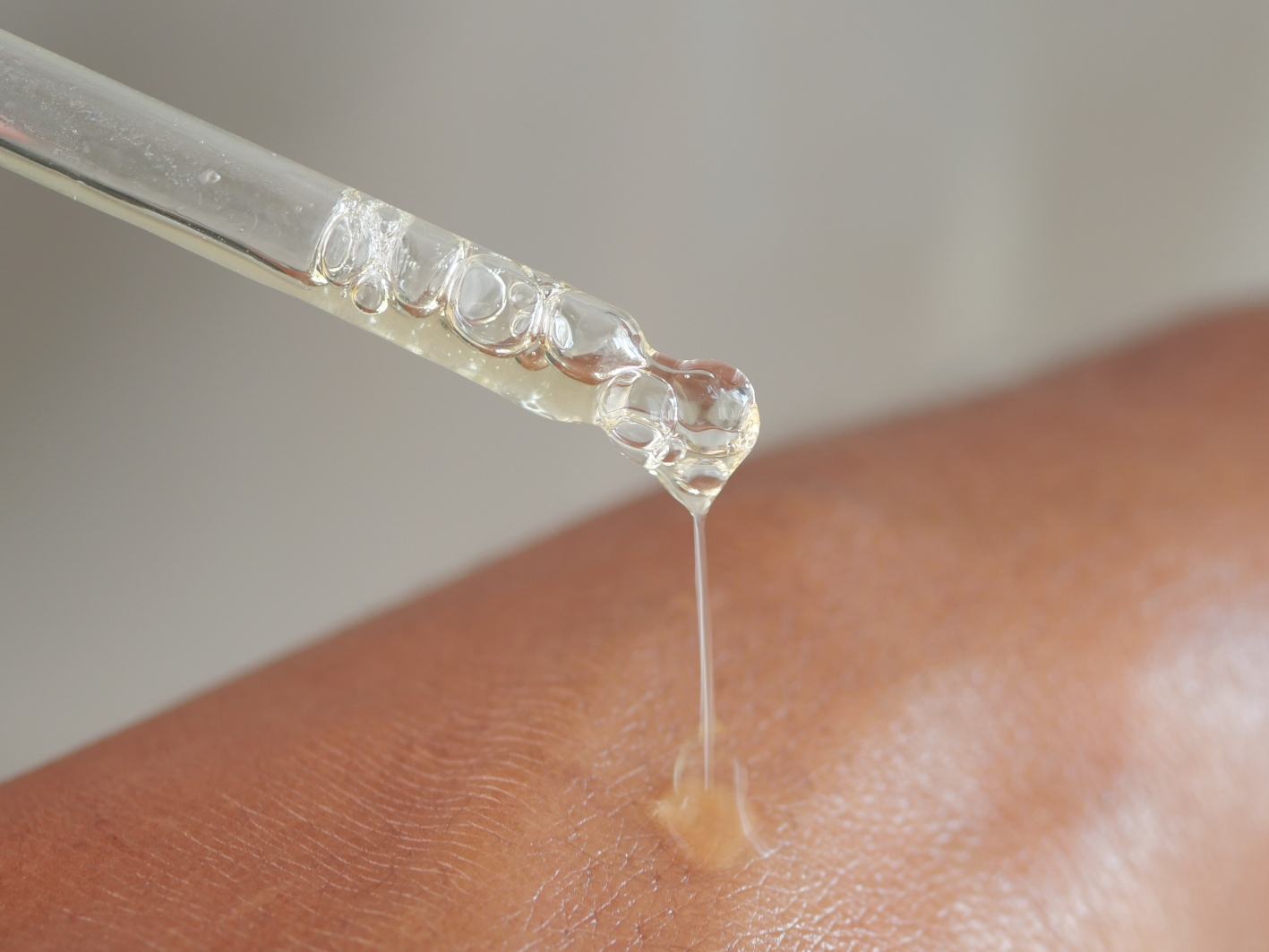 Nourrir ou hydrater sa peau : quelle est la différence?