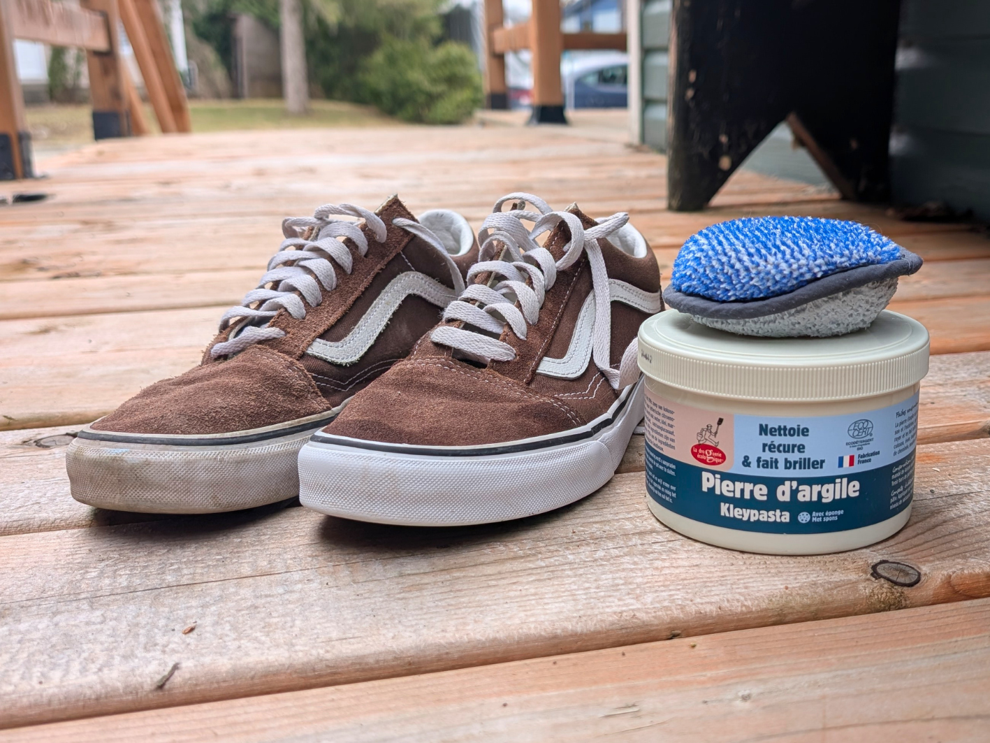 Comment nettoyer et blanchir des semelles blanches naturellement ?