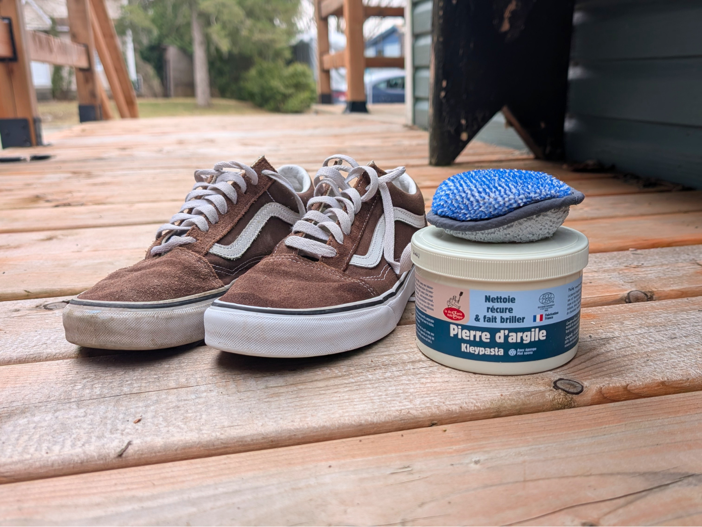 Comment nettoyer et blanchir des semelles blanches naturellement ?