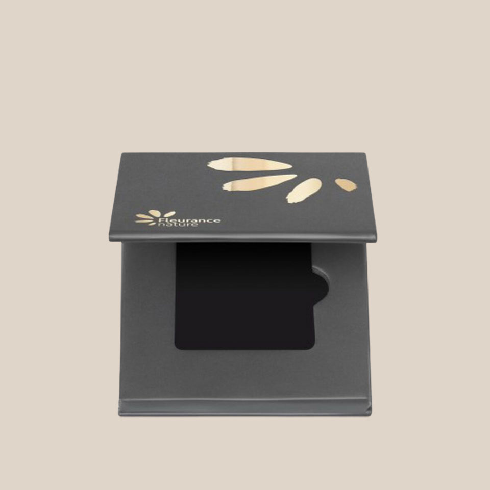 Small empty refillable makeup palette by Fleurance Nature